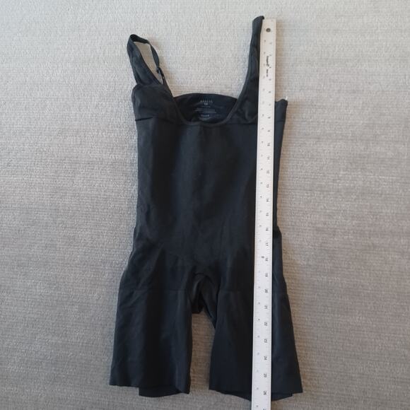 Assets Spanx One Piece Women 1X Black Unlined Seamless Shorts Body Shaper - Picture 5 of 7